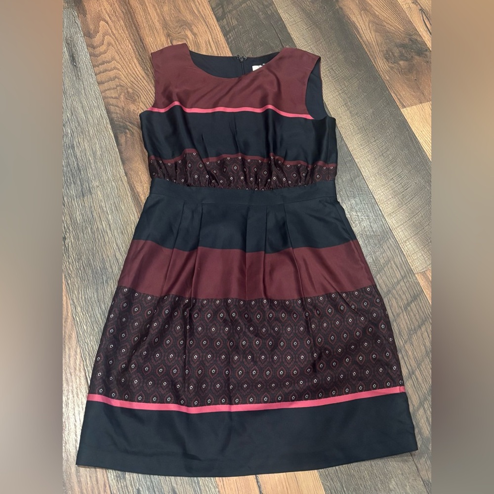 LOFT  Ann Taylor Women's Burgundy and Navy Dress in size 4. Great condition